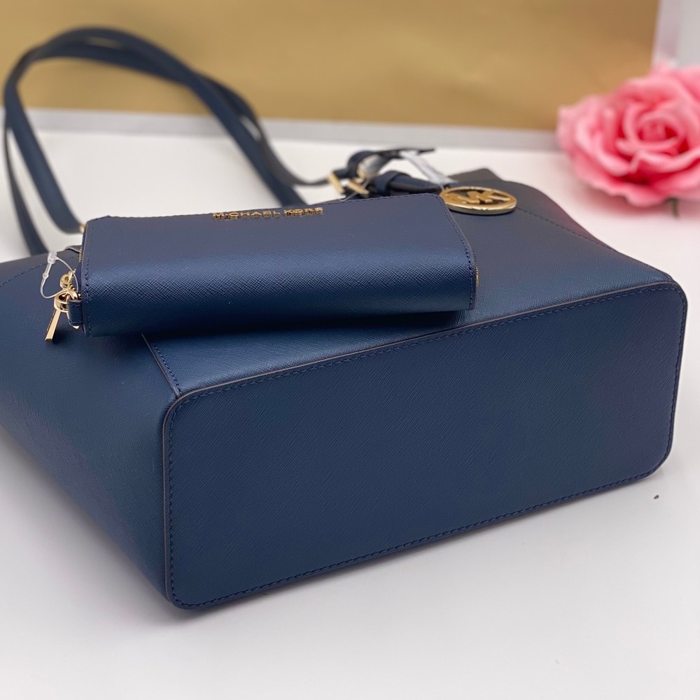 Michael Kors Charlotte Tote & Wallet Set Navy - Picture 6 of 12